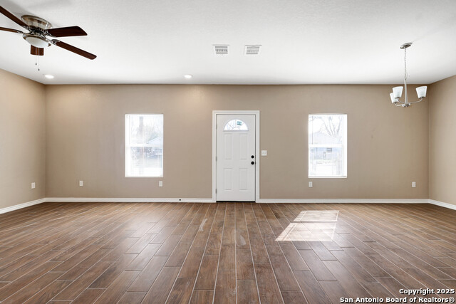 Listing photo id 3 for 4423 Buena Vista