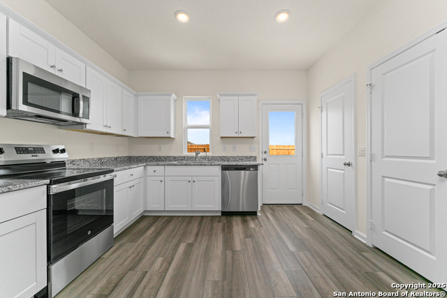 Listing photo id 4 for 12832 Bay Mare Lane