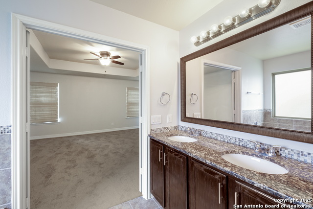 Image 16 of 32 For 915 Oakwood Way