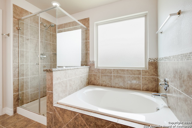 Image 17 of 32 For 915 Oakwood Way