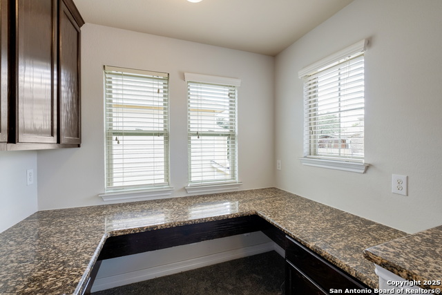 Image 21 of 32 For 915 Oakwood Way