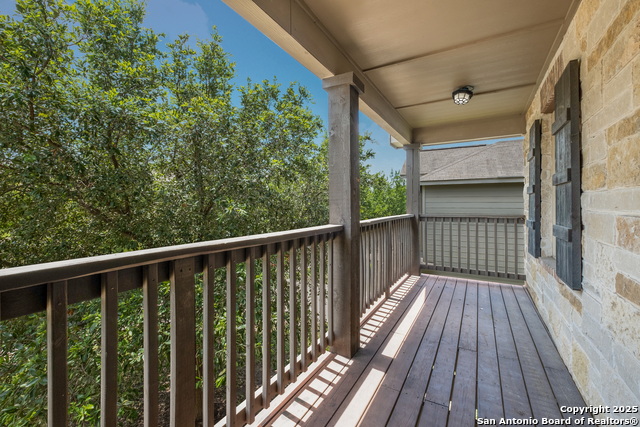 Image 22 of 32 For 915 Oakwood Way