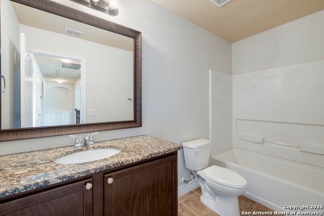 Image 23 of 32 For 915 Oakwood Way