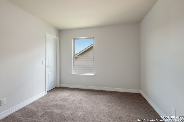 Image 24 of 32 For 915 Oakwood Way
