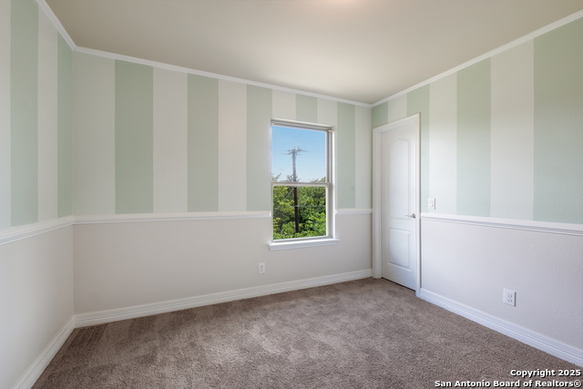 Image 25 of 32 For 915 Oakwood Way