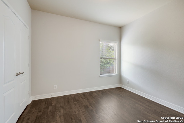 Image 26 of 32 For 915 Oakwood Way