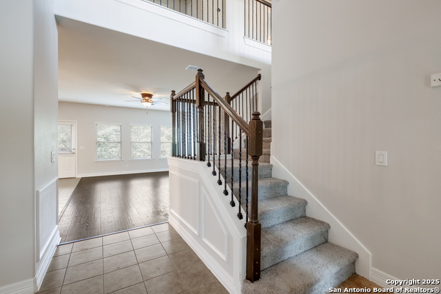 Image 3 of 32 For 915 Oakwood Way
