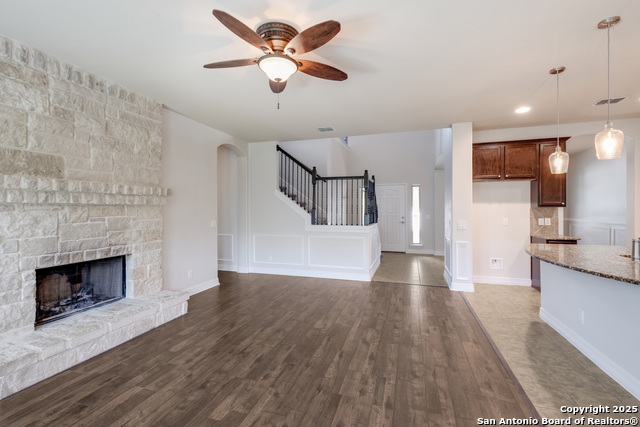 Image 6 of 32 For 915 Oakwood Way