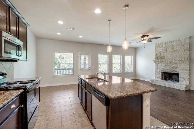 Image 9 of 32 For 915 Oakwood Way