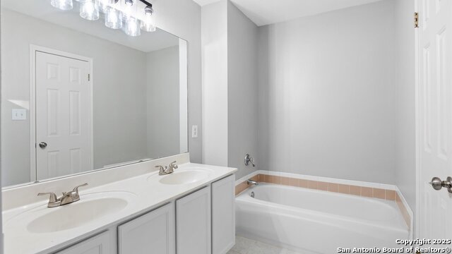 Listing photo id 14 for 2812 Berry Patch