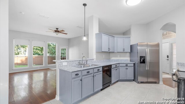 Listing photo id 2 for 2812 Berry Patch