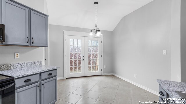 Listing photo id 3 for 2812 Berry Patch