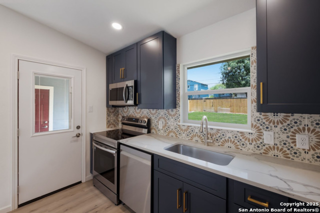 Listing photo id 8 for 523 Gilbert Ln