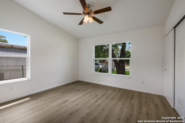 Listing photo id 9 for 523 Gilbert Ln