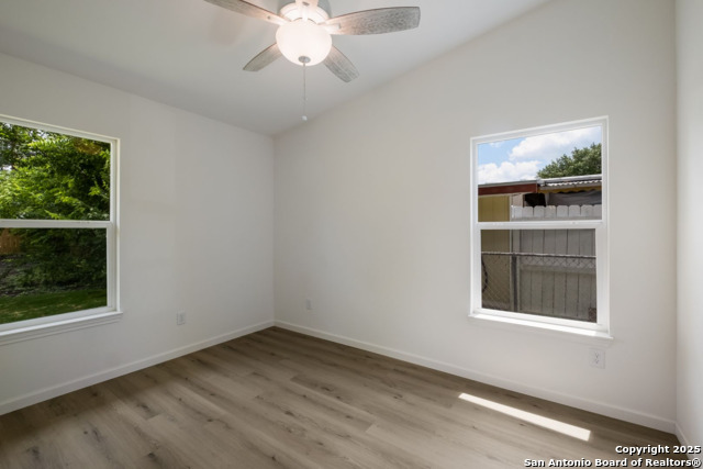 Listing photo id 11 for 523 Gilbert Ln
