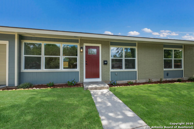 Listing photo id 0 for 523 Gilbert Ln