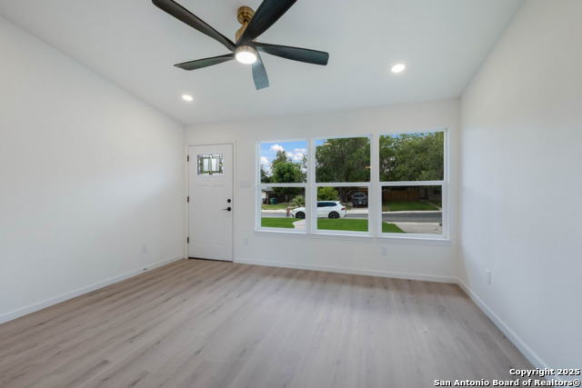 Listing photo id 2 for 523 Gilbert Ln