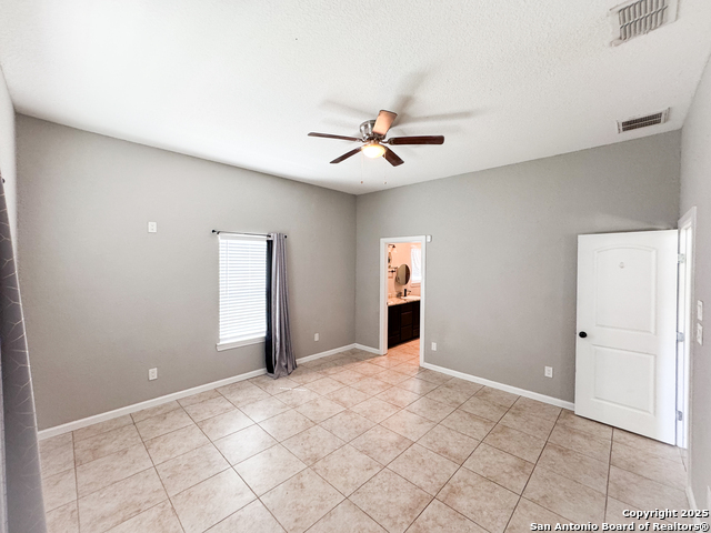 Listing photo id 9 for 7286 Elm Creek
