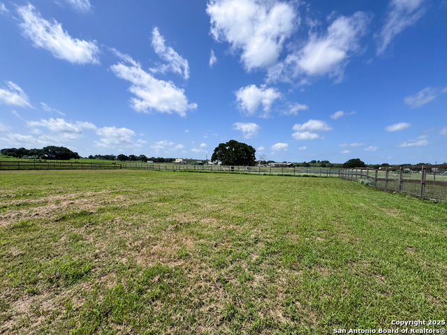 Listing photo id 21 for 7286 Elm Creek