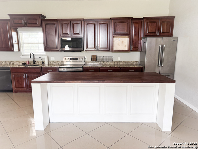 Listing photo id 1 for 7286 Elm Creek