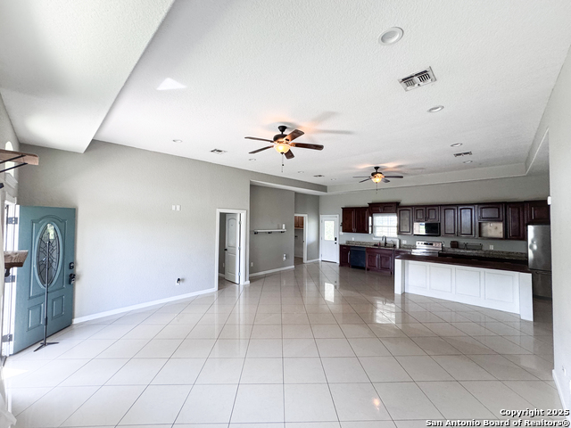Listing photo id 3 for 7286 Elm Creek