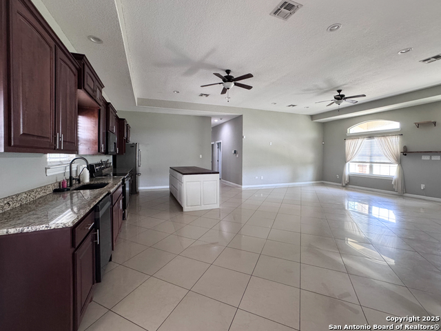 Listing photo id 4 for 7286 Elm Creek