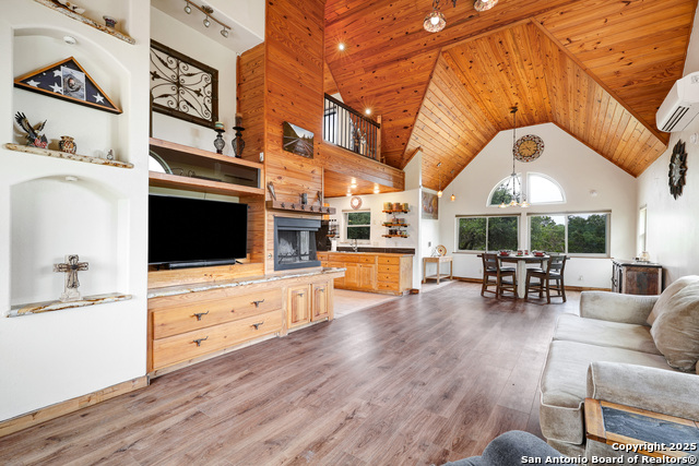 Image 4 of 26 For 727 Private Road 1508