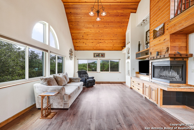 Image 6 of 26 For 727 Private Road 1508