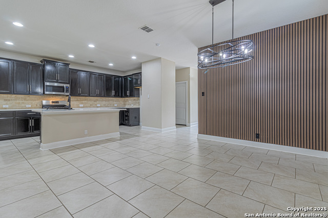 Listing photo id 11 for 8506 Hamer  