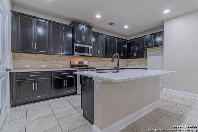Listing photo id 3 for 8506 Hamer  