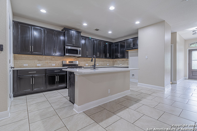 Listing photo id 4 for 8506 Hamer  