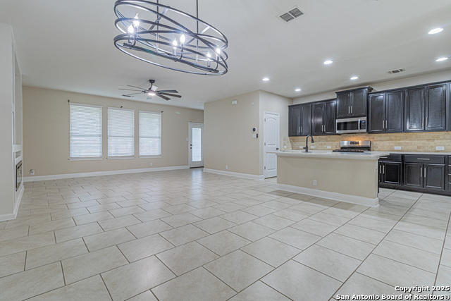 Listing photo id 7 for 8506 Hamer  