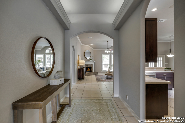 Listing photo id 8 for 8425 Artesia