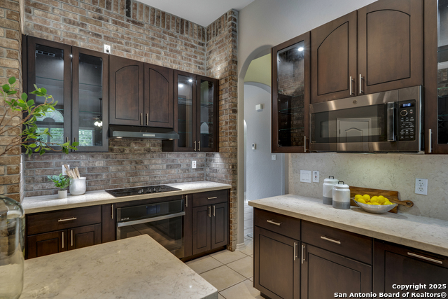 Listing photo id 16 for 8425 Artesia