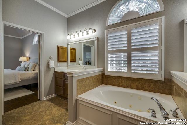Listing photo id 23 for 8425 Artesia