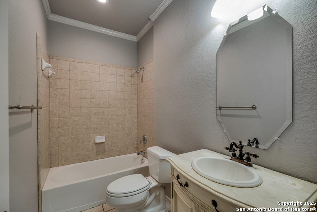 Listing photo id 25 for 8425 Artesia