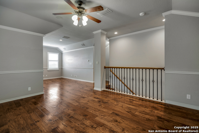 Listing photo id 31 for 8425 Artesia