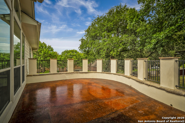 Listing photo id 41 for 8425 Artesia