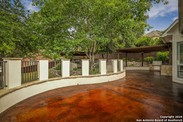 Listing photo id 42 for 8425 Artesia