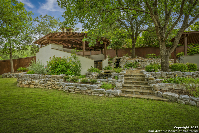 Listing photo id 43 for 8425 Artesia