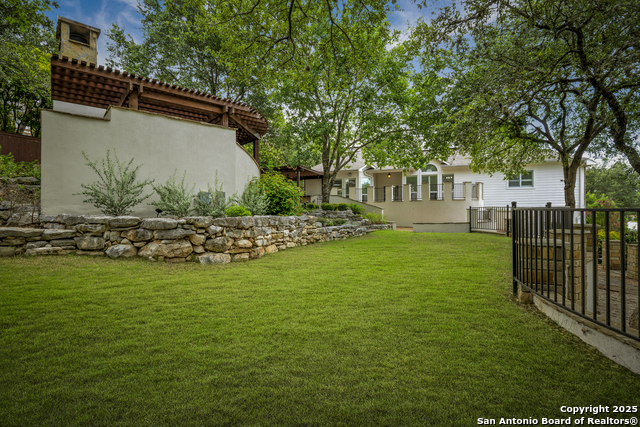 Listing photo id 45 for 8425 Artesia
