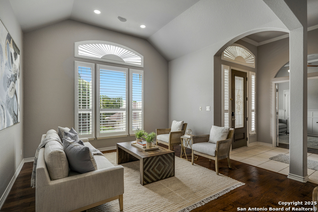 Listing photo id 4 for 8425 Artesia