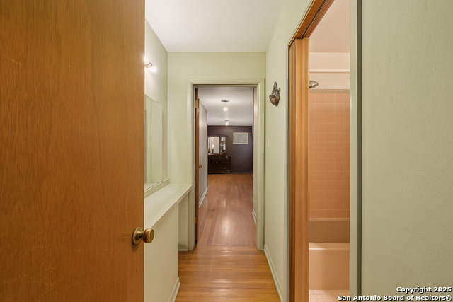 Image 10 of 31 For 727 Mittman S