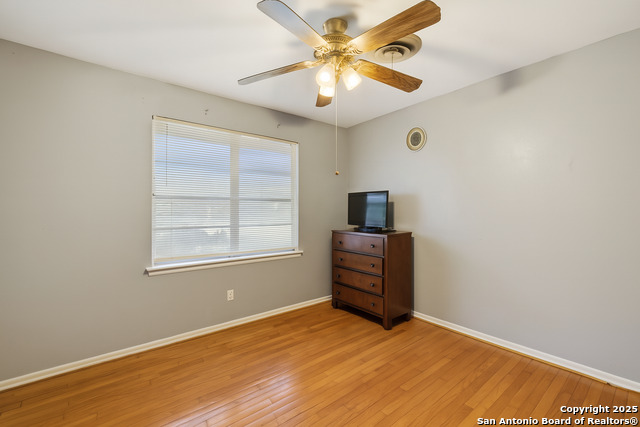 Image 15 of 31 For 727 Mittman S