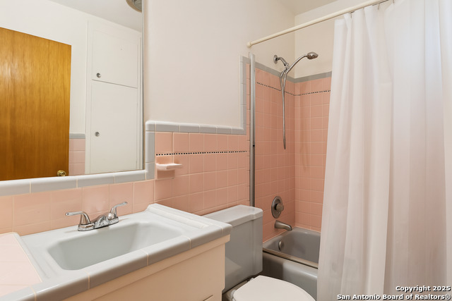 Image 18 of 31 For 727 Mittman S