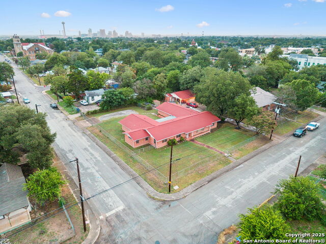 Image 20 of 31 For 727 Mittman S
