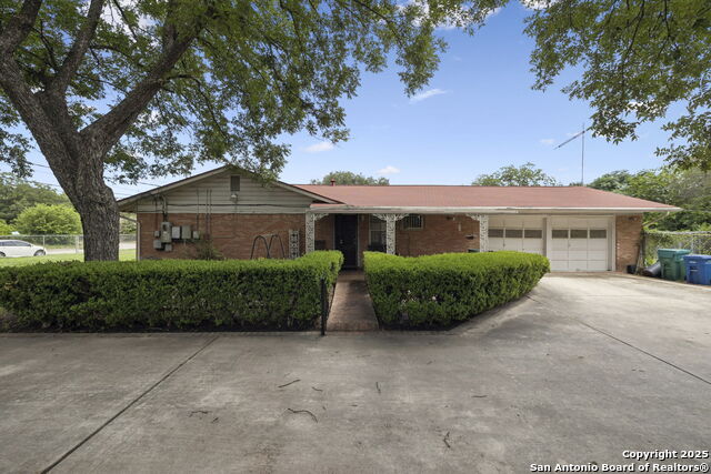 Image 21 of 31 For 727 Mittman S