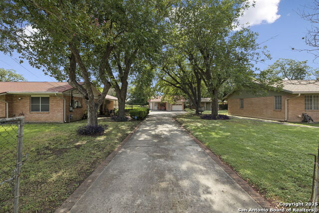 Image 22 of 31 For 727 Mittman S