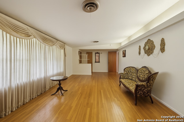 Image 3 of 31 For 727 Mittman S