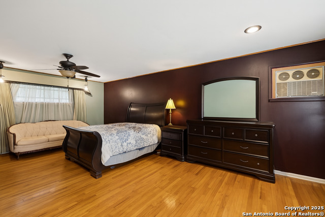 Image 9 of 31 For 727 Mittman S